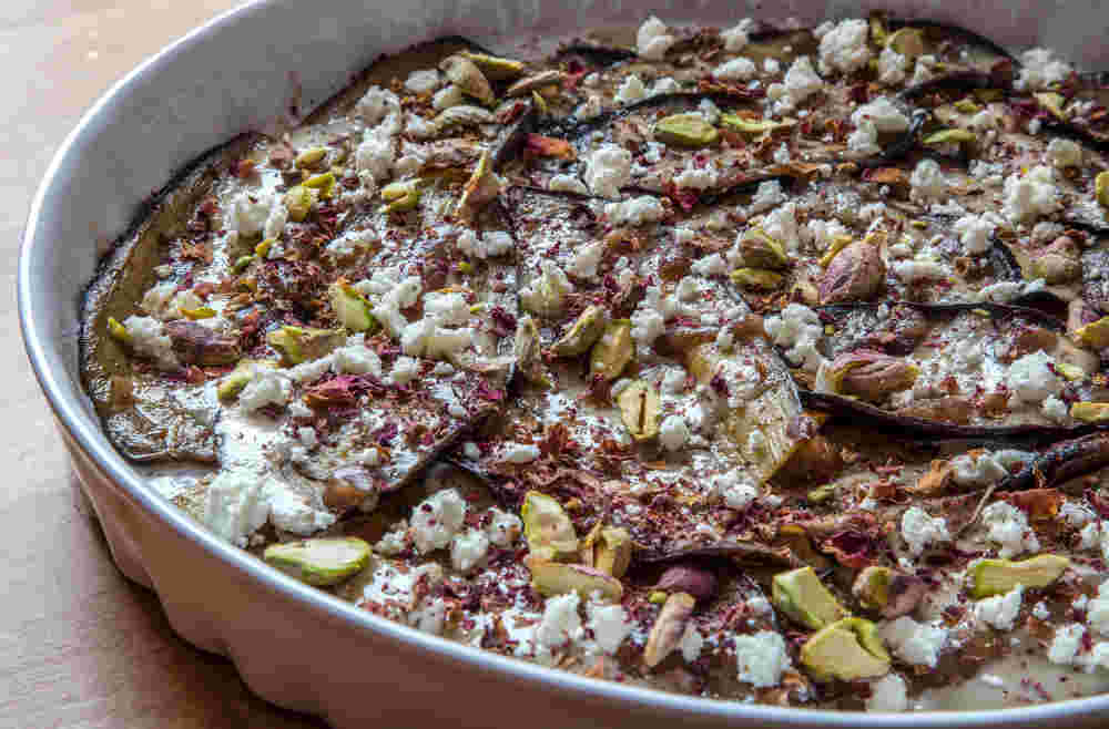 Migräne Ernährung Rezepte Auberginen Carpaccio mit Feta, Pistazien, Rosenblätter israelisch Ernährungsberatung ernährungscoaching München Ottobrunn avocadooo