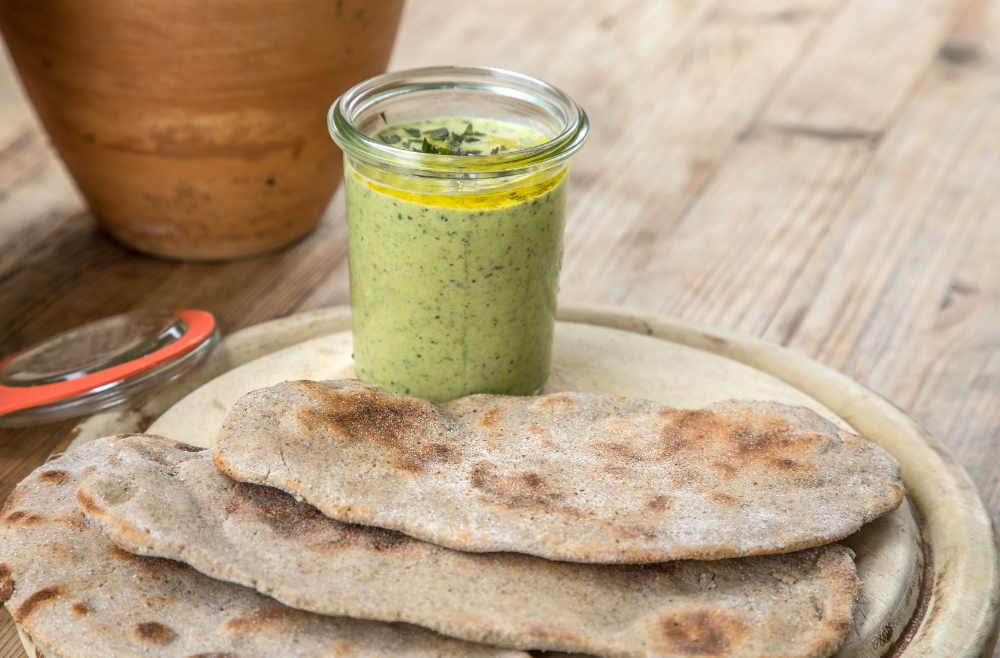 Rezept Brot glutenfrei migräne Rezepte Ernährung Naan Brote mit Erbsen-Brokkoli-Dip Ernährungsberatung ernährungscoaching München Ottobrunn avocadooo