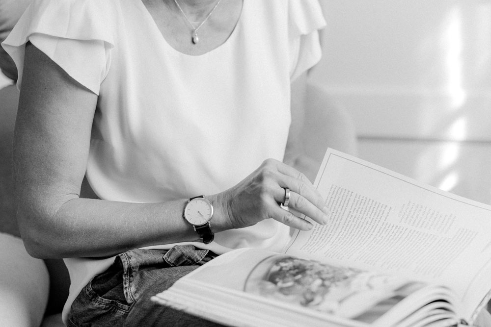 Anne Goldhammer-Michl mit Kochbuch