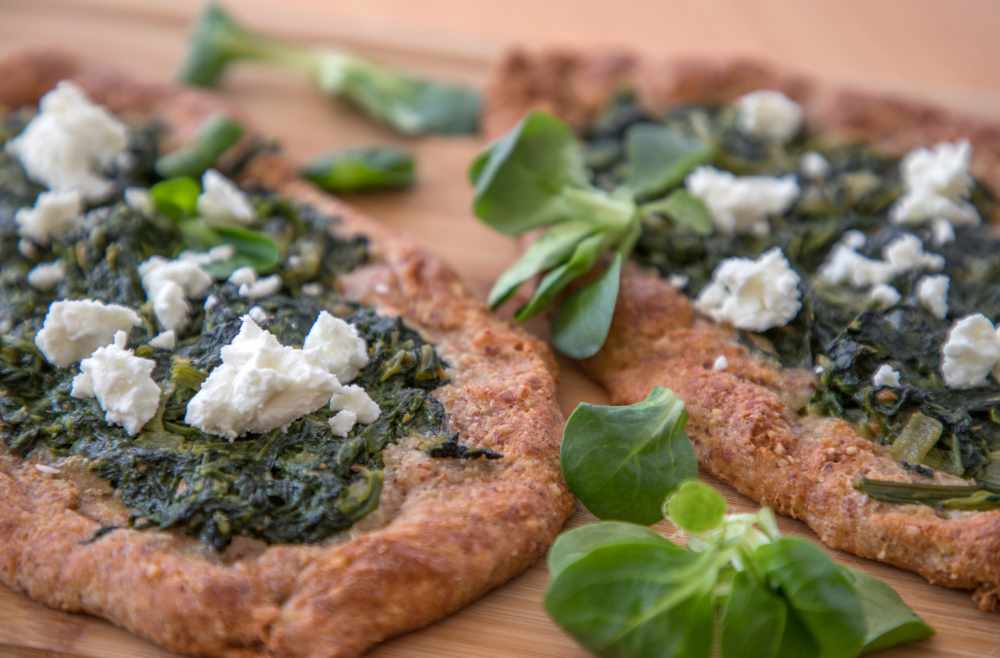 lowcarb Pide mit Spinat und Feta