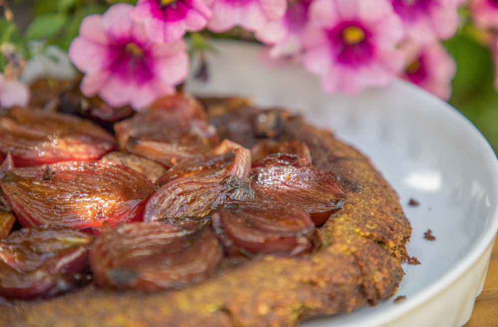 zwiebelkuchen mit blumen